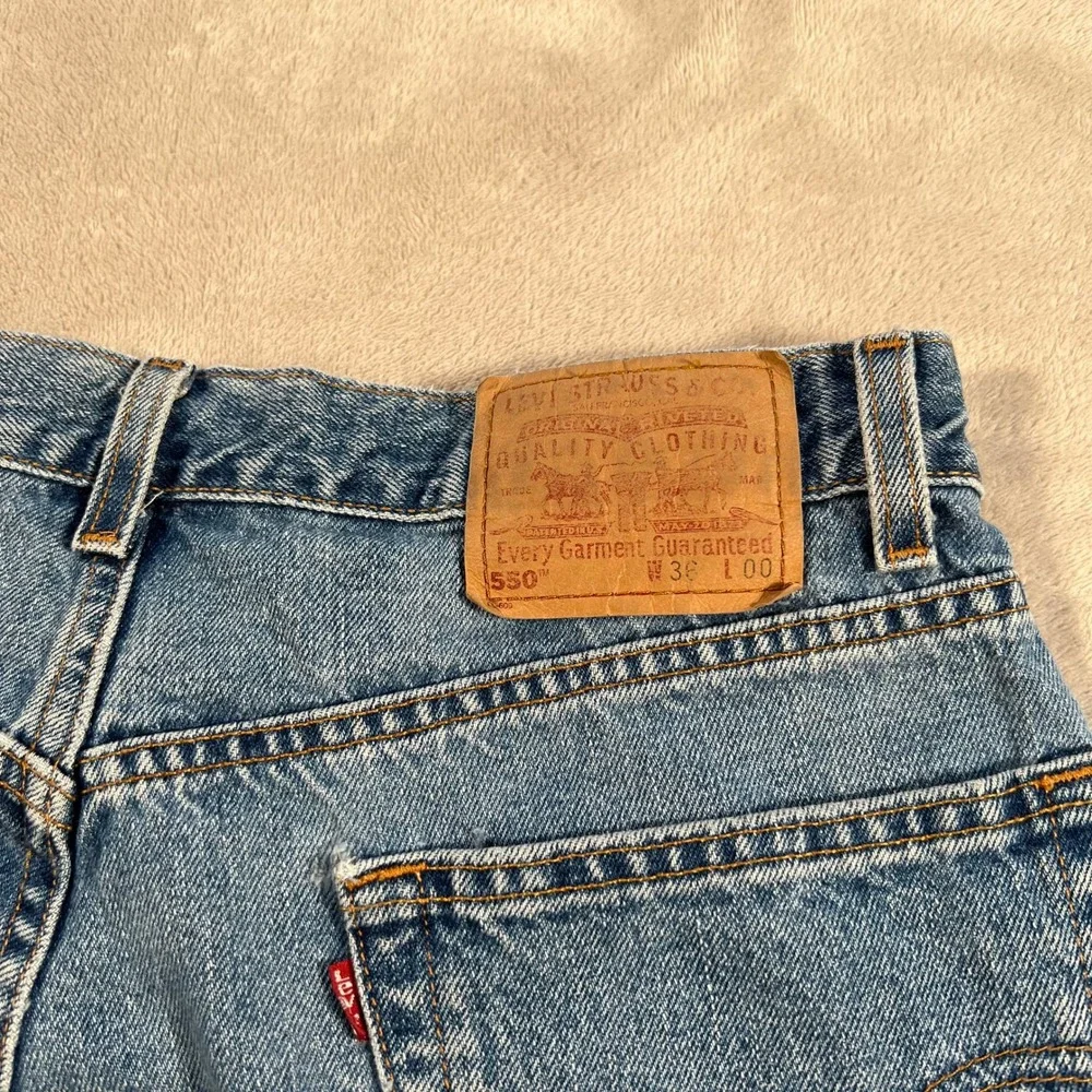 Vintage Levis 550 Relaxed Fit Denim Shorts Mens 34 Medium Wash Blue Cotton 90s